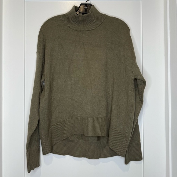 OAK + FORT Sweaters - Oak and fort green turtleneck sweater